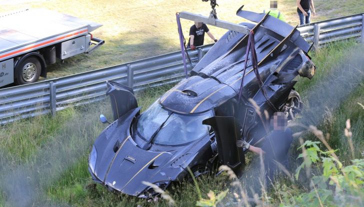 Koenigsegg One:1, ecco le foto spia dell’incidente al Nurburgring - Foto 15 di 25
