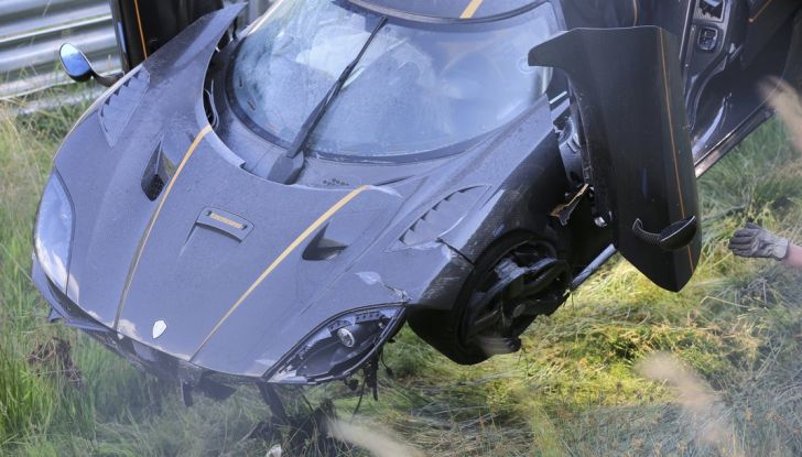 Koenigsegg One:1, ecco le foto spia dell’incidente al Nurburgring - Foto 16 di 25