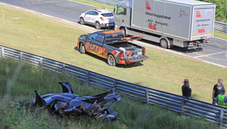 Koenigsegg One:1, ecco le foto spia dell’incidente al Nurburgring - Foto 4 di 25