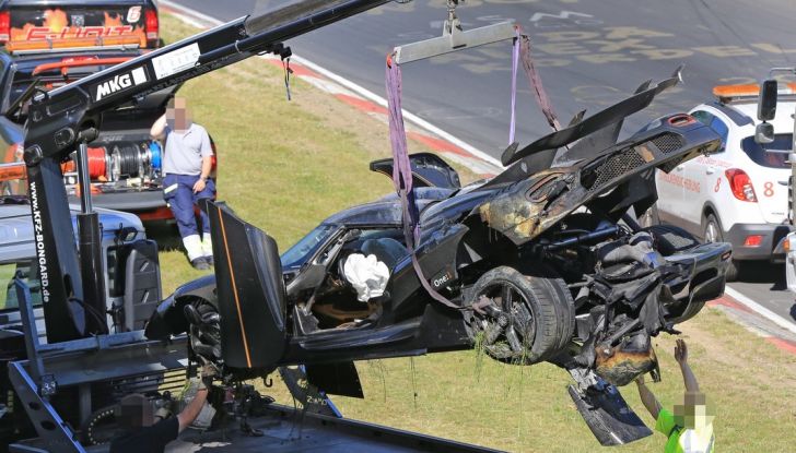 Koenigsegg One:1, ecco le foto spia dell’incidente al Nurburgring - Foto 23 di 25