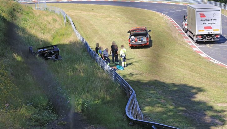 Koenigsegg One:1, ecco le foto spia dell’incidente al Nurburgring - Foto 9 di 25