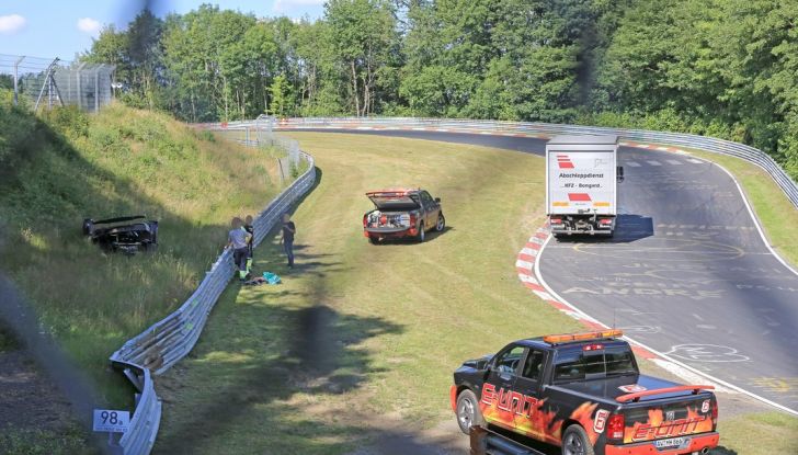 Koenigsegg One:1, ecco le foto spia dell’incidente al Nurburgring - Foto 10 di 25
