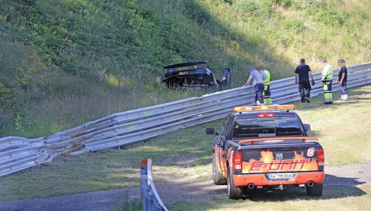 Koenigsegg One:1, ecco le foto spia dell’incidente al Nurburgring - Foto 12 di 25