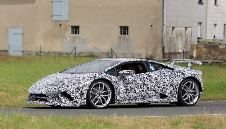 Lamborghini Huracan Superleggera 2017: le foto spia dei test al Nurburgring - Foto 11 di 20