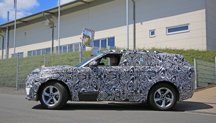 Nuova Land Rover Range Sport Coupe, prime foto spia dal Nurburgring - Foto 12 di 15