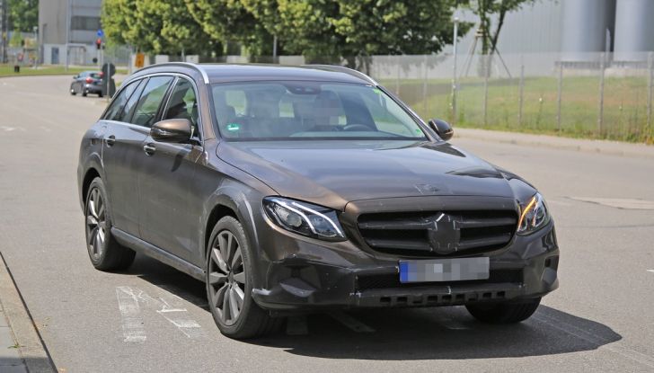Mercedes Benz Classe E All Terrain: le prime foto spia - Foto 2 di 21