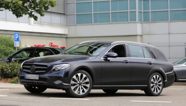 Mercedes Benz Classe E All Terrain: le prime foto spia - Foto 19 di 21