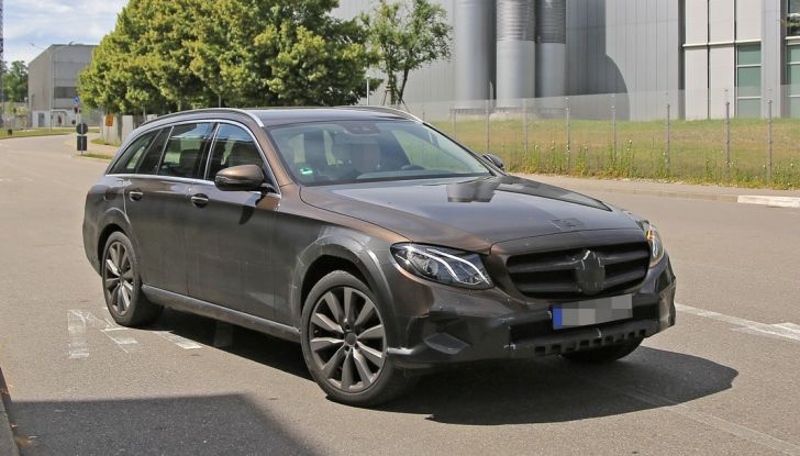 Mercedes Benz Classe E All Terrain: le prime foto spia - Foto 3 di 21
