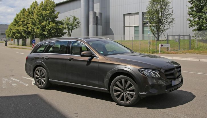 Mercedes Benz Classe E All Terrain: le prime foto spia - Foto 4 di 21