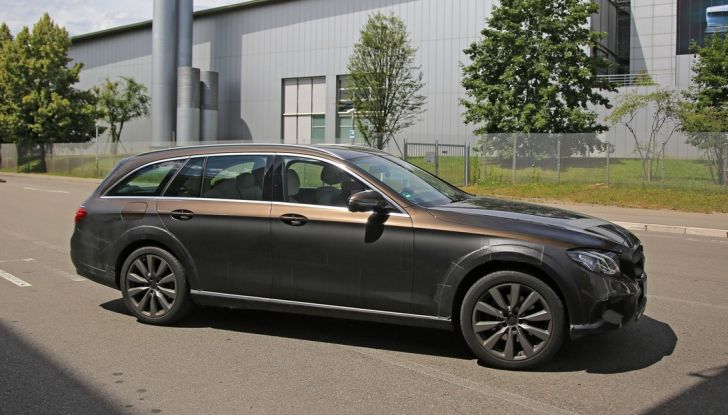 Mercedes Benz Classe E All Terrain: le prime foto spia - Foto 5 di 21
