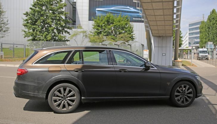 Mercedes Benz Classe E All Terrain: le prime foto spia - Foto 6 di 21