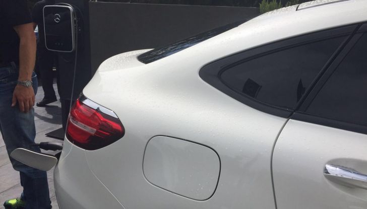 Mercedes GLC Coupè prova su strada, prezzi e allestimenti - Foto 25 di 27