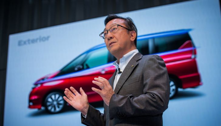 Nuova Nissan Serena, ora con ProPILOT per la guida autonoma - Foto 8 di 10