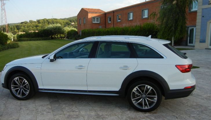 Nuova Audi A4 allroad quattro laterale