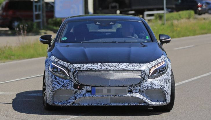 Nuova Mercedes AMG S63 Coupe 2018, le prime foto spia - Foto 4 di 10