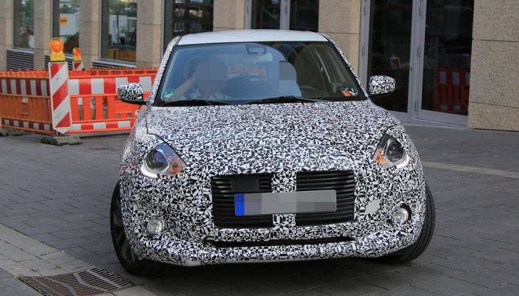 Suzuki Swift prime foto spia dei collaudi della nuova generazione - Foto 2 di 27