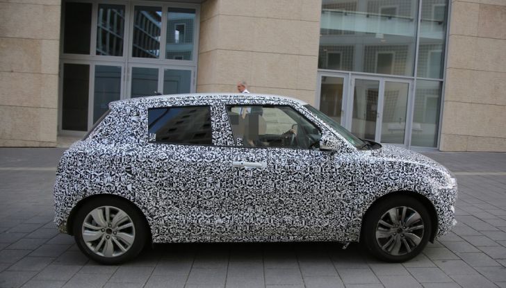 Suzuki Swift prime foto spia dei collaudi della nuova generazione (14)