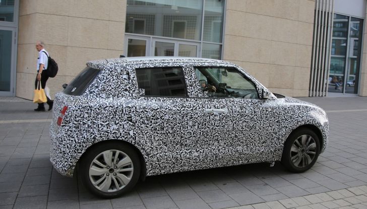 Suzuki Swift prime foto spia dei collaudi della nuova generazione (15)