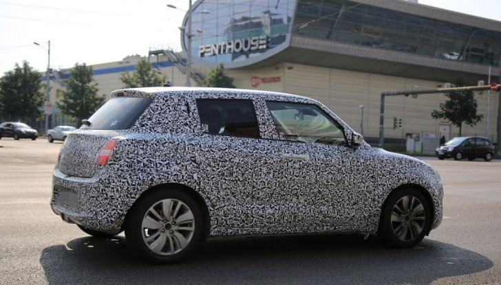 Suzuki Swift prime foto spia dei collaudi della nuova generazione (25)