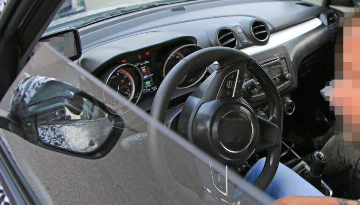 Suzuki Swift prime foto spia dei collaudi della nuova generazione (5)
