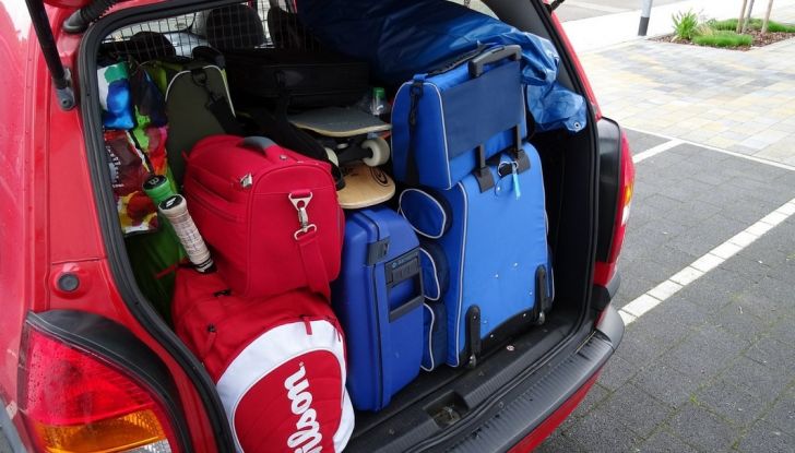 Crolla il prezzo del petrolio, non quello dei carburanti. Ecco perché - Foto 3 di 10