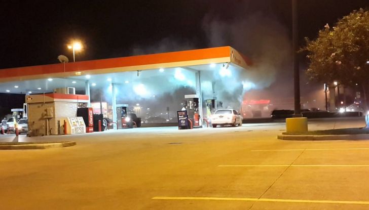 Crolla il prezzo del petrolio, non quello dei carburanti. Ecco perché - Foto 10 di 10