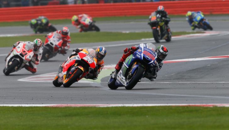 Risultati MotoGP 2016, Silverstone: vince Vinales, Rossi terzo - Foto 2 di 27