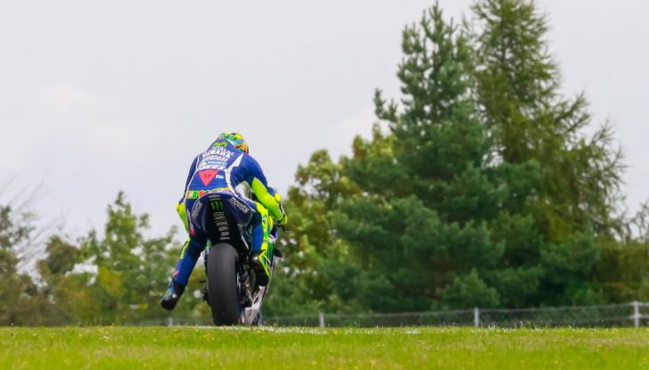 Risultati MotoGP 2016, Silverstone: vince Vinales, Rossi terzo - Foto 23 di 27