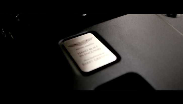 Aston Martin V12 Vantage S Spitfire 80 presentata in un video - Foto 13 di 17