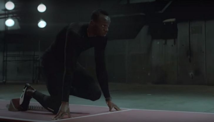 Nissan e Usain Bolt: sfida contro il fuoco per presentare la nuova GT-R - Foto 3 di 12
