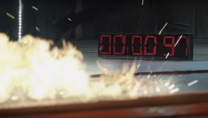 Nissan e Usain Bolt: sfida contro il fuoco per presentare la nuova GT-R - Foto 7 di 12