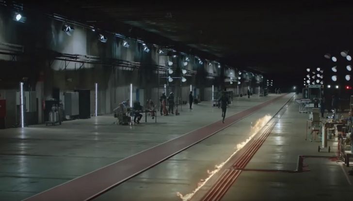 Nissan e Usain Bolt: sfida contro il fuoco per presentare la nuova GT-R - Foto 10 di 12