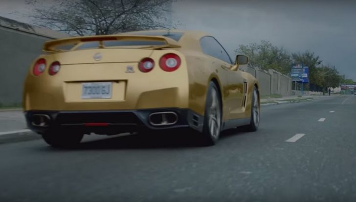 Nissan e Usain Bolt: sfida contro il fuoco per presentare la nuova GT-R - Foto 1 di 12