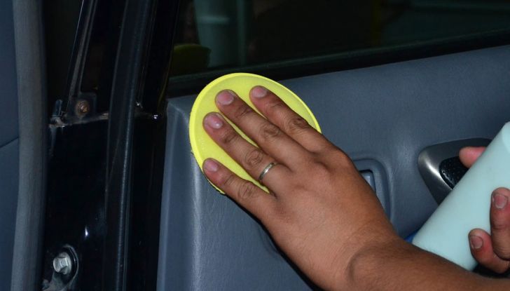 Come pulire le plastiche dell’auto - Foto 5 di 8
