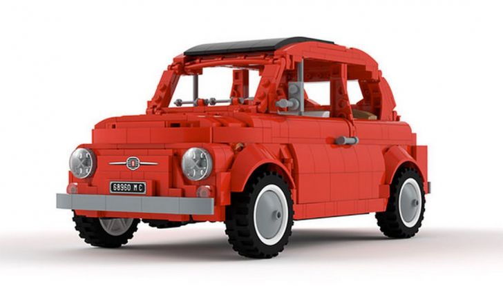 Fiat 500 in mattoncini LEGO, vista 3/4 anteriore laterale.