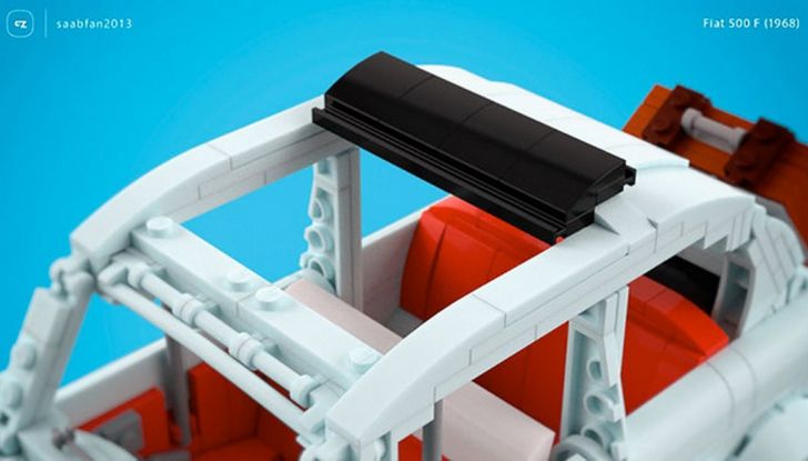 Fiat 500 in mattoncini LEGO, dettaglio tetto con capote aperta.