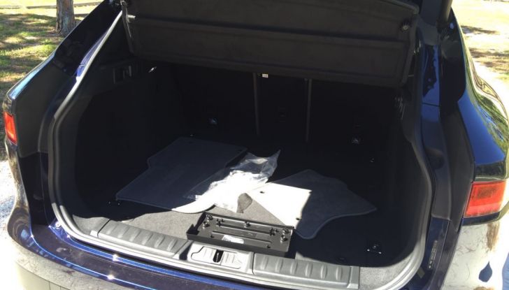 Jaguar F-Pace provata su strada negli USA, in Florida - Foto 9 di 19