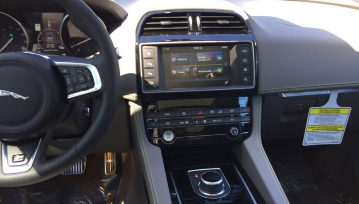 Jaguar F-Pace provata su strada negli USA, in Florida - Foto 4 di 19