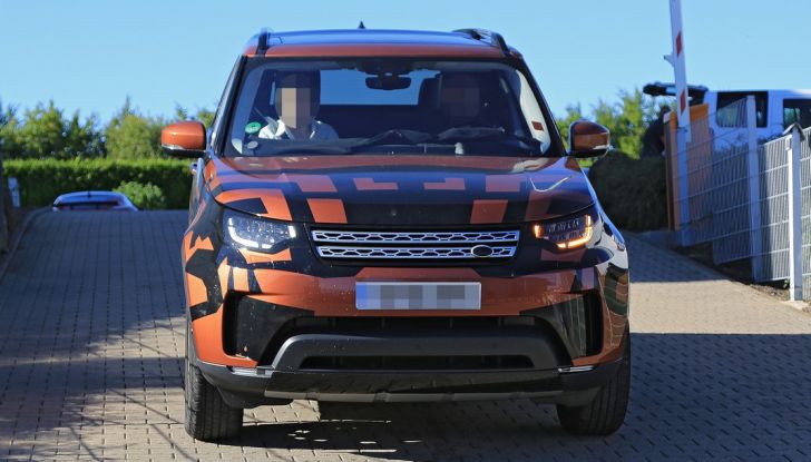 Land Rover Discovery 2017: le foto spia del prototipo - Foto 2 di 14