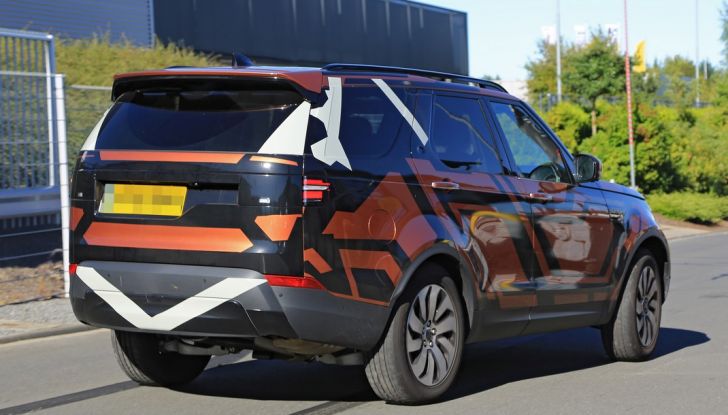 Land Rover Discovery 2017: le foto spia del prototipo - Foto 11 di 14
