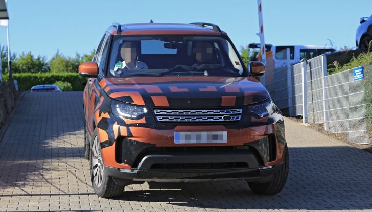 Land Rover Discovery 2017: le foto spia del prototipo - Foto 3 di 14