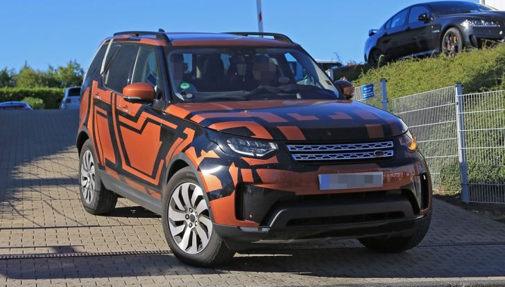 Land Rover Discovery 2017: le foto spia del prototipo - Foto 4 di 14