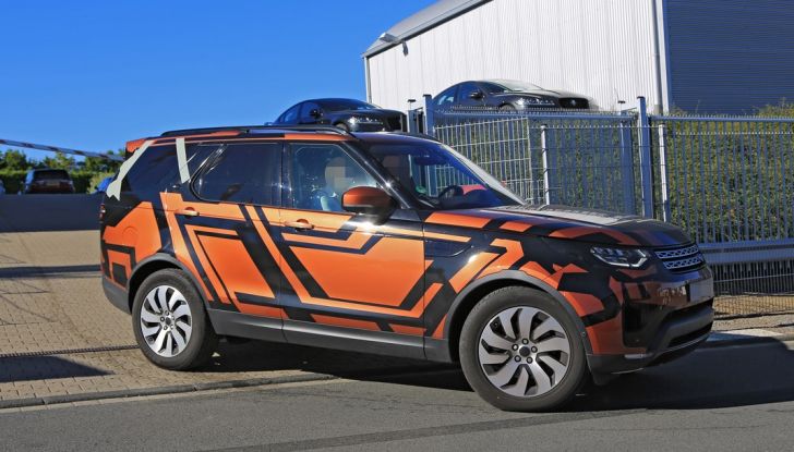Land Rover Discovery 2017: le foto spia del prototipo - Foto 6 di 14