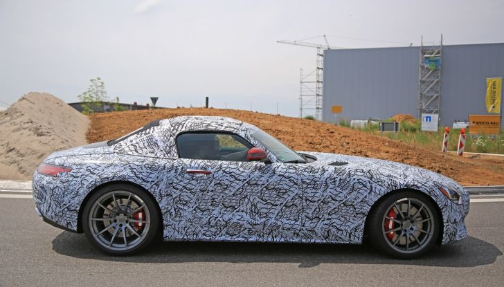 Mercedes AMG GT Roadster, le prime immagini spia dei test - Foto 3 di 10