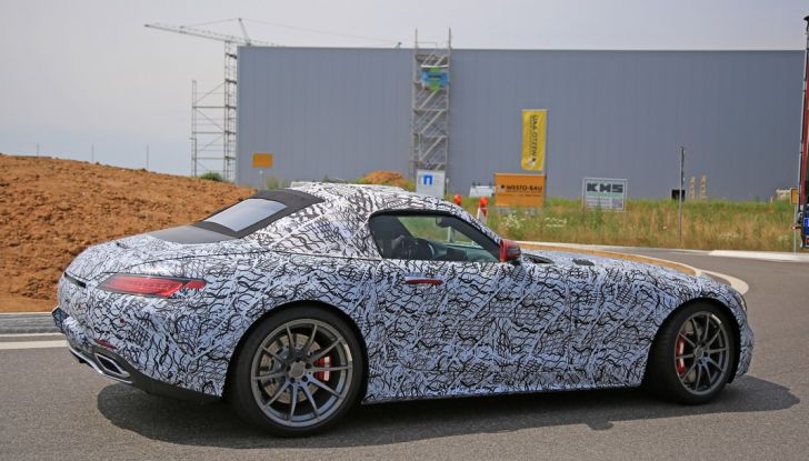 Mercedes AMG GT Roadster, le prime immagini spia dei test - Foto 4 di 10