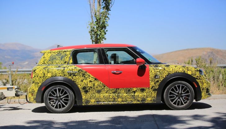 Mini Countryman 2017: le foto spia con maggiori dettagli - Foto 4 di 29