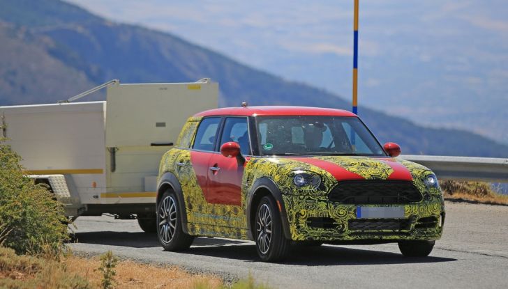 Mini Countryman 2017: le foto spia con maggiori dettagli - Foto 13 di 29