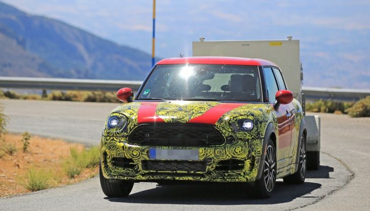 Mini Countryman 2017: le foto spia con maggiori dettagli - Foto 14 di 29