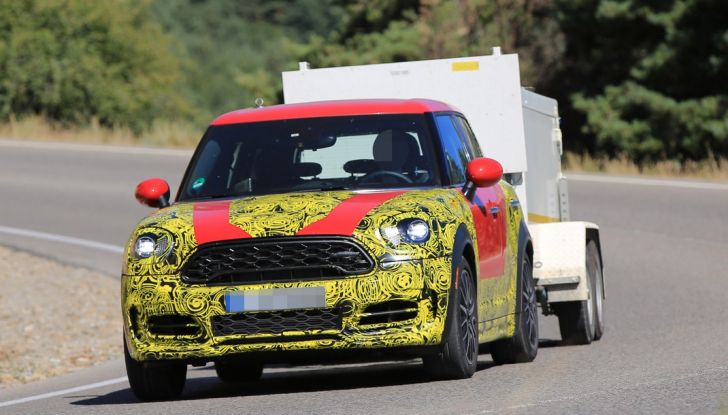 Mini Countryman 2017: le foto spia con maggiori dettagli - Foto 20 di 29