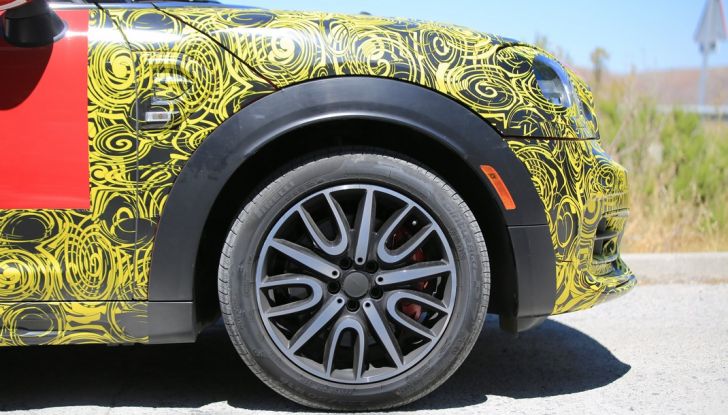 Mini Countryman 2017: le foto spia con maggiori dettagli - Foto 2 di 29